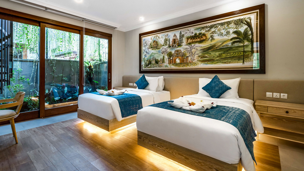 Pala Ubud - Villa Batur - Luxurious guest bedroom by a pocket garden